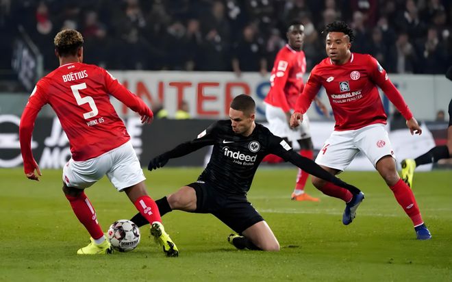 爱游戏网页版登录入口-包含法兰克福主场大胜，德甲争冠形势岌岌可危的词条