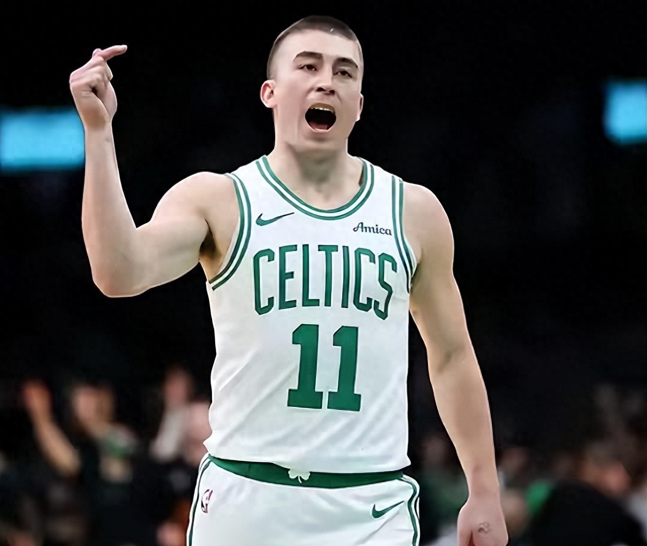 关于绿军球员全力以赴，为球队取得胜利贡献力量的信息