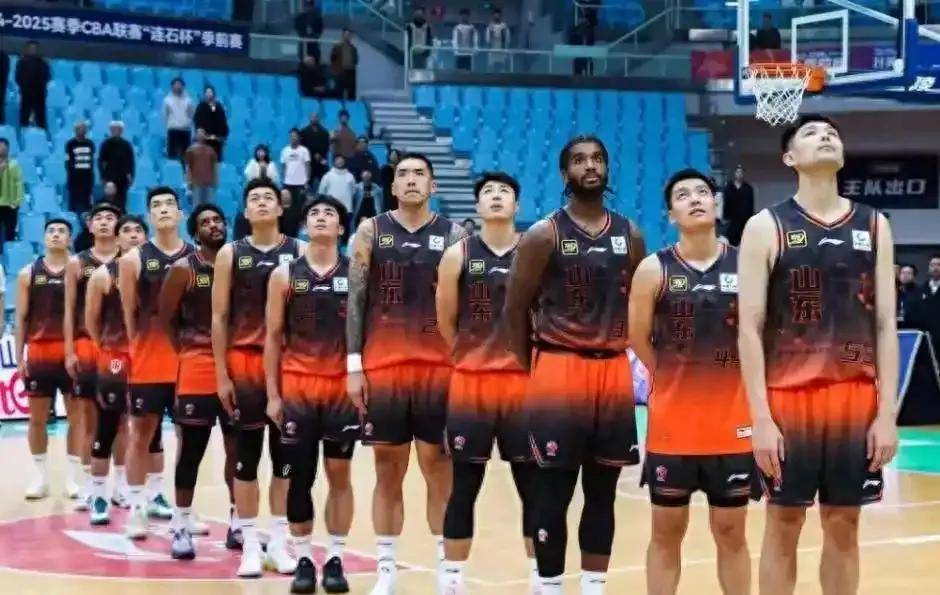 威斯布朗与桑德兰力争胜利，战术对决的简单介绍