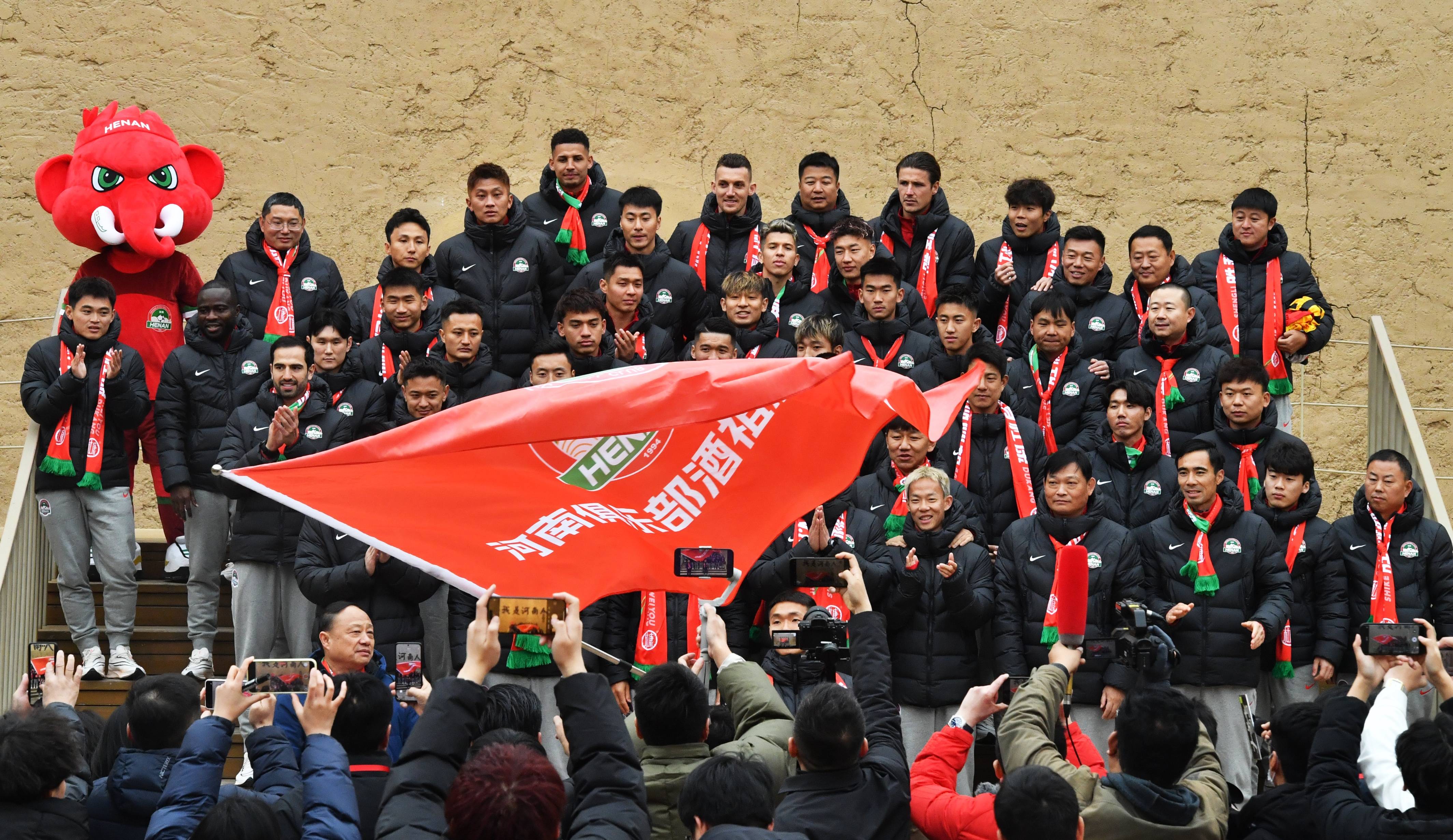 关于河南队在主场迎战球队，展现出强大士气的信息