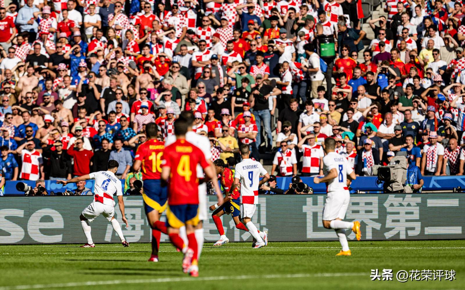 爱游戏官网网页版入口-欧洲国家杯比赛球员技术纷呈，精彩绝伦