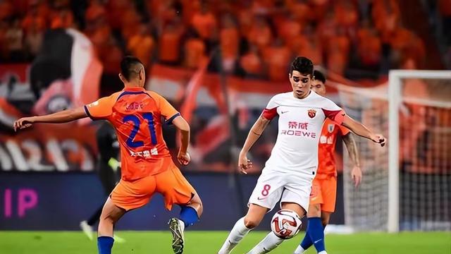 爱游戏登录入口-热门赛事即将打响：国际足坛双雄对决引爆全场