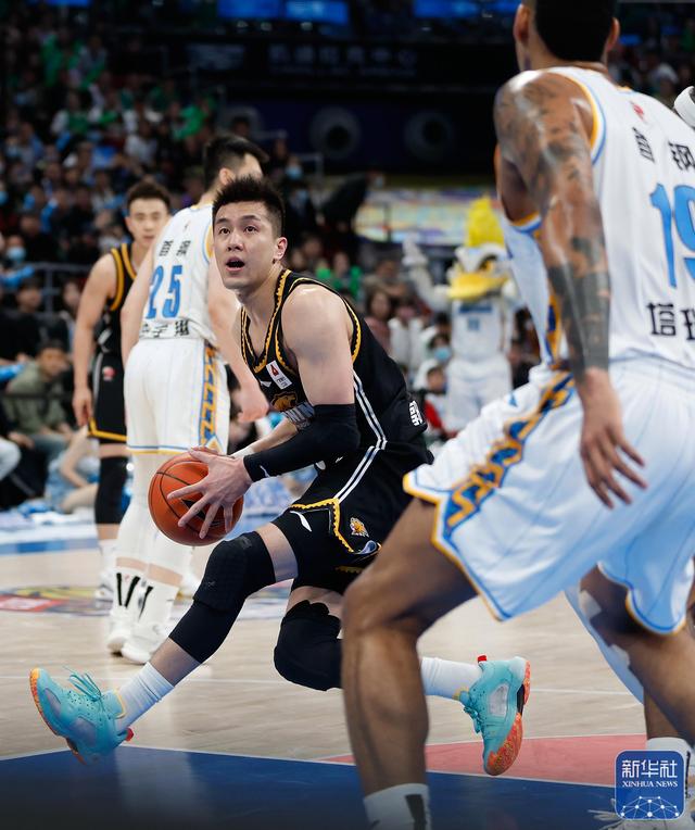 荷兰大胜乌克兰，成功晋级四强