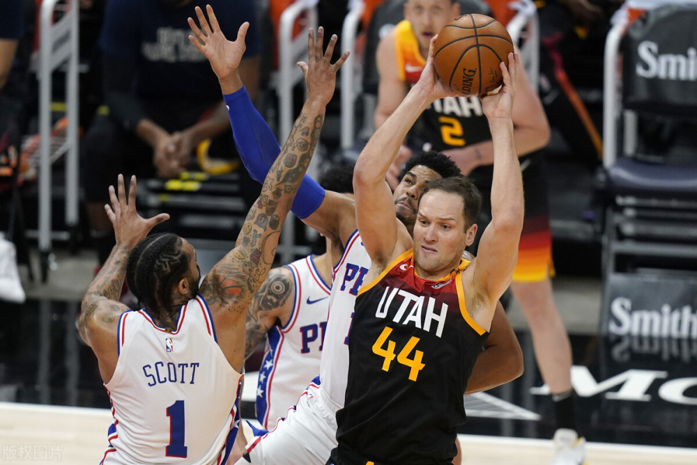 包含湖人队周中外援空降取得连环上风的词条