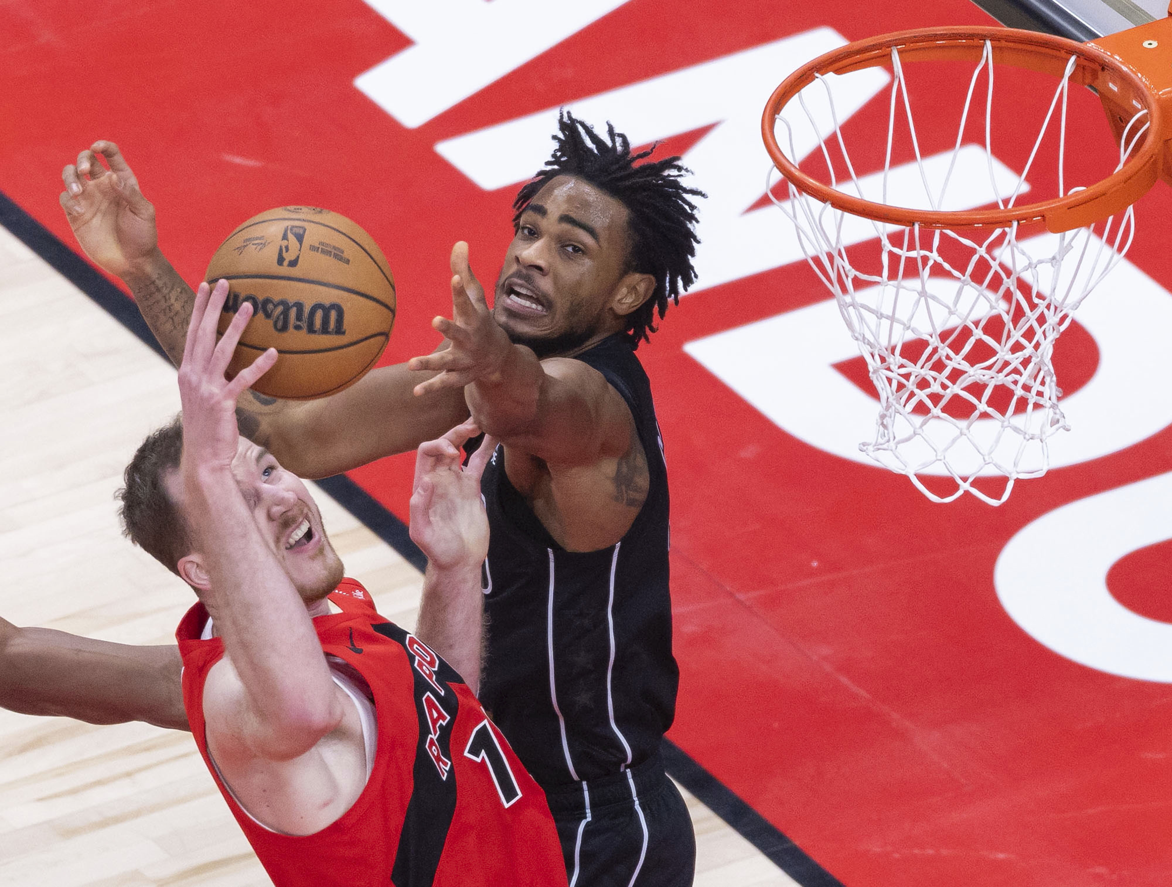 爱游戏app-包含猛龙主场击败开拓者,收获三连胜的词条