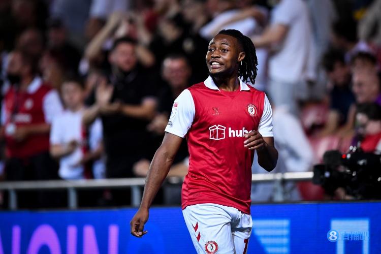 关于伯恩茅斯前锋奉献完美帽子戏法，助球队逆转的信息