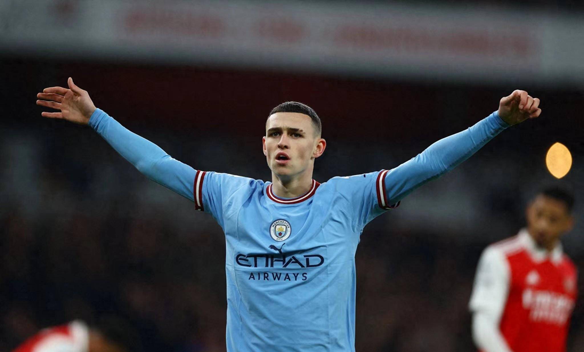 阿斯顿维拉后卫受伤离场，影响球队防线的简单介绍