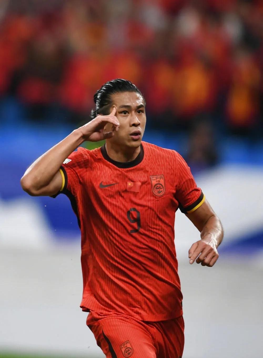 包含冠军之路:一位守门员在比赛中展现出色技术的词条 包含冠军之路:一位守门员在比赛中展现出色技术的词条