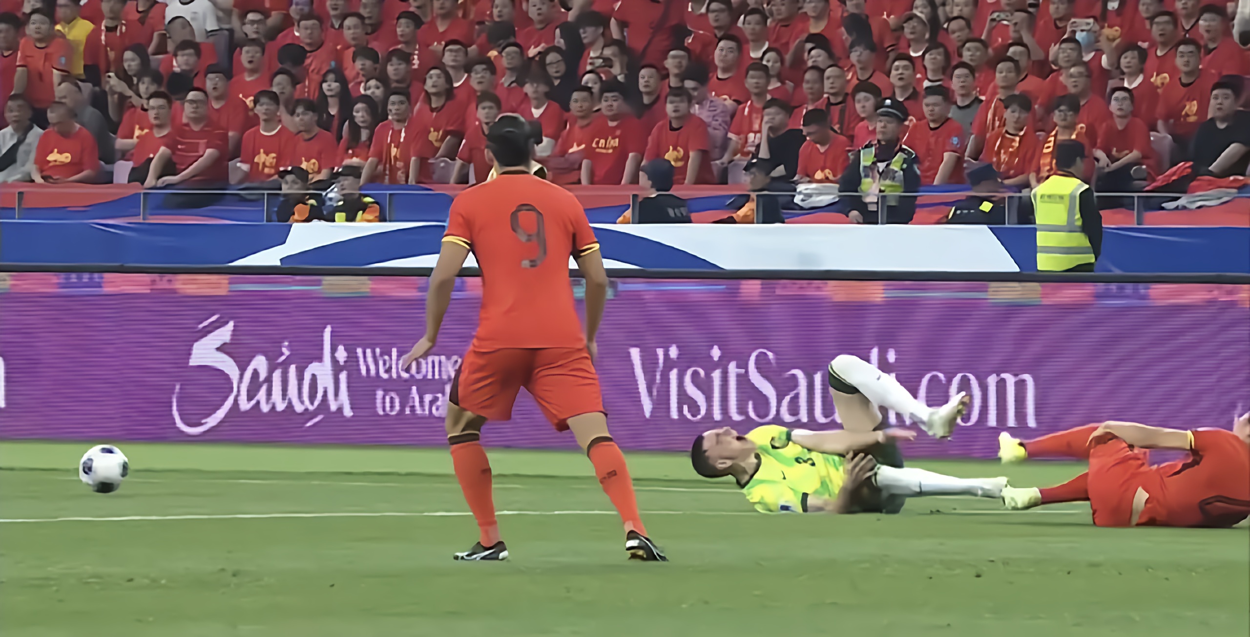 爱游戏app-非洲球队赢得惊险比赛,晋级半决赛