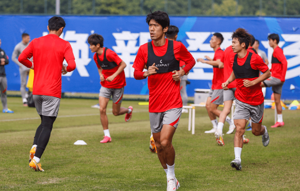 爱游戏入口-关于恒大挑战上港:强强对话引发狂热角逐的信息