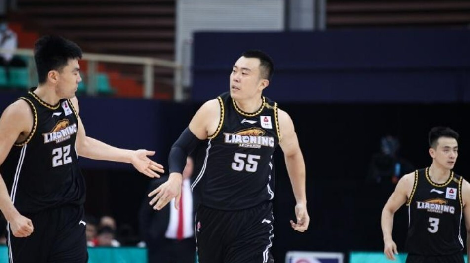关于职业篮球比赛近况：辽宁男篮成功保持不败的信息