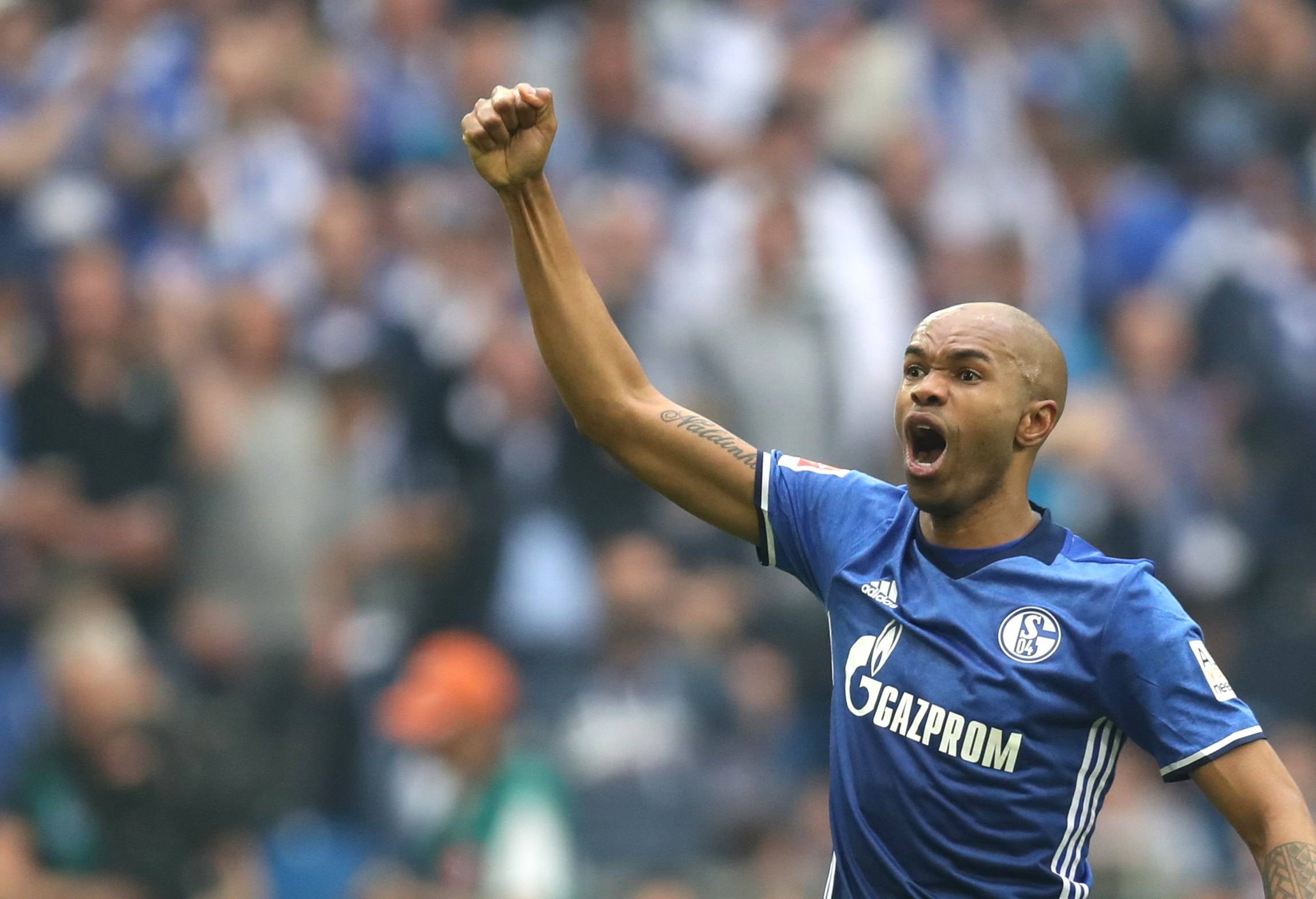 沙尔克客场大胜,赢得球队士气 沙尔克客场大胜,赢得球队士气