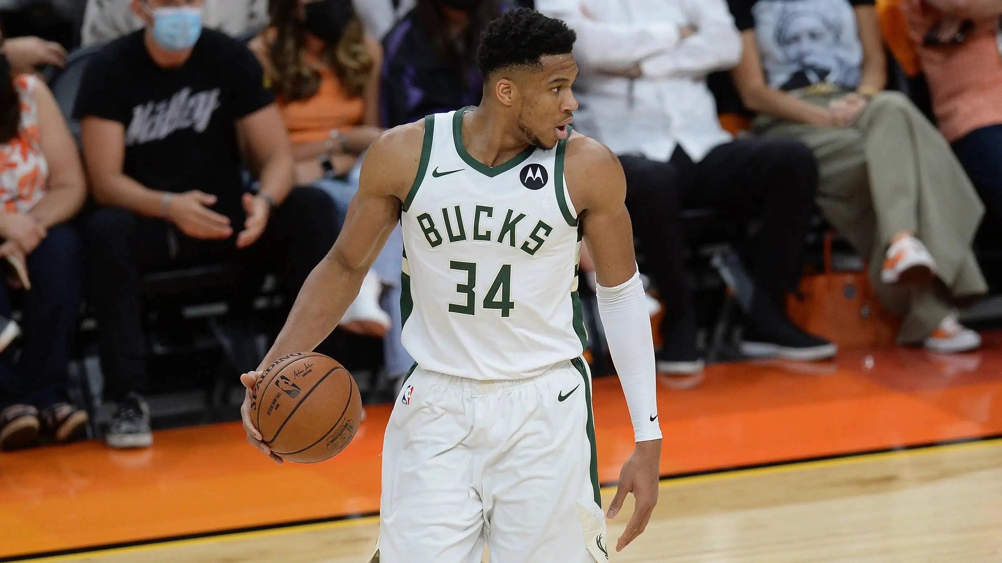 雄鹿内线优势明显,雄心不可低估的简单介绍 雄鹿内线优势明显,雄心不可低估的简单介绍