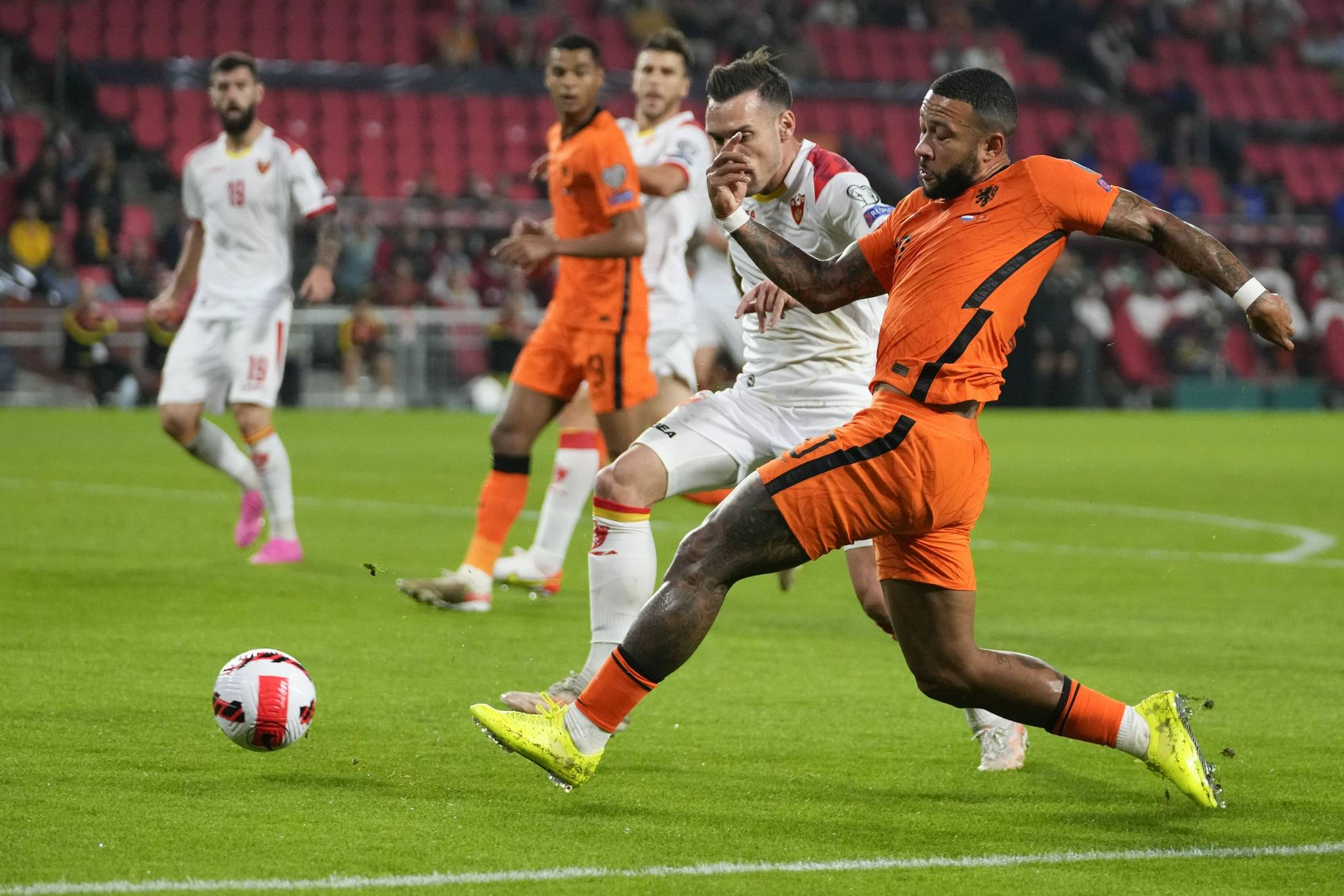 爱游戏登录-包含足球场上的激情延续,欧洲国家联赛精彩看点不容错过的词条