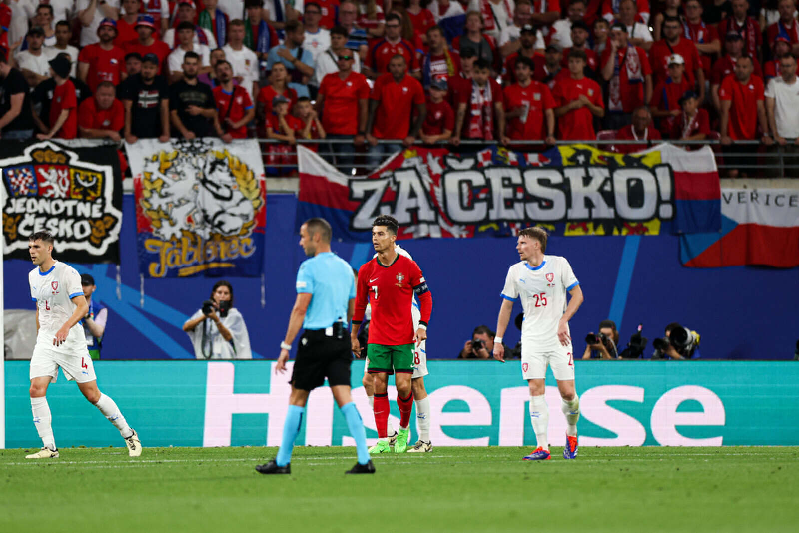 欧洲杯预选赛中的双方将上演一场绝妙对决