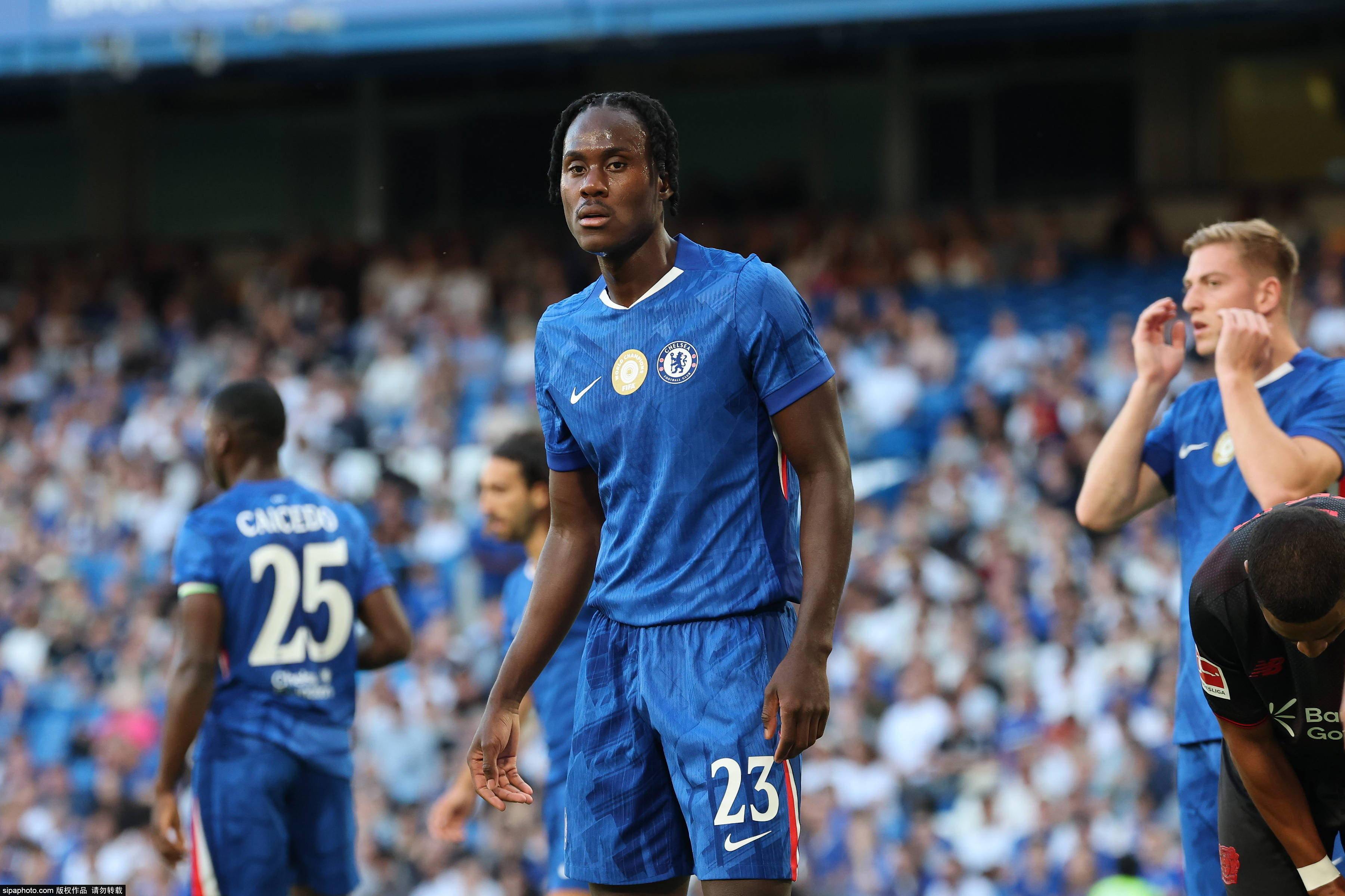爱游戏登录入口-切尔西后卫重回竞技场,助球队取得胜利