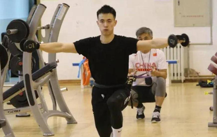 球员个人训练分享视频,鼓励球迷坚持运动健身